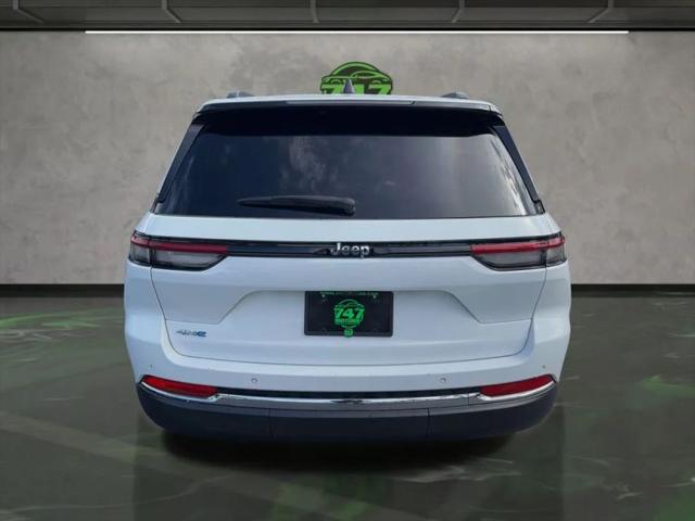 2023 Jeep Grand Cherokee Base