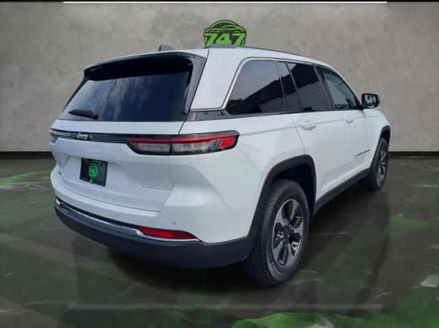 2023 Jeep Grand Cherokee Base