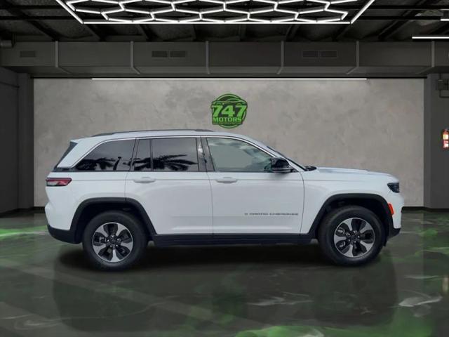 2023 Jeep Grand Cherokee Base
