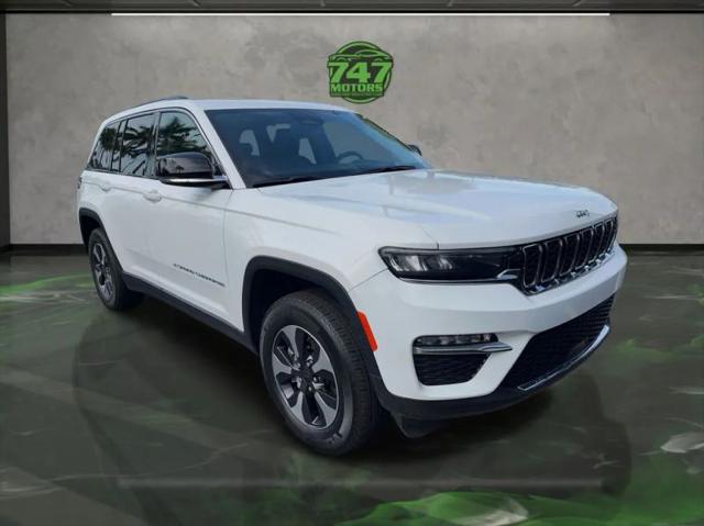 2023 Jeep Grand Cherokee Base
