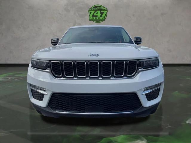 2023 Jeep Grand Cherokee Base