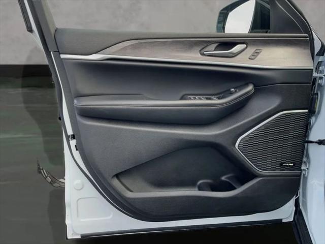 2023 Jeep Grand Cherokee Base