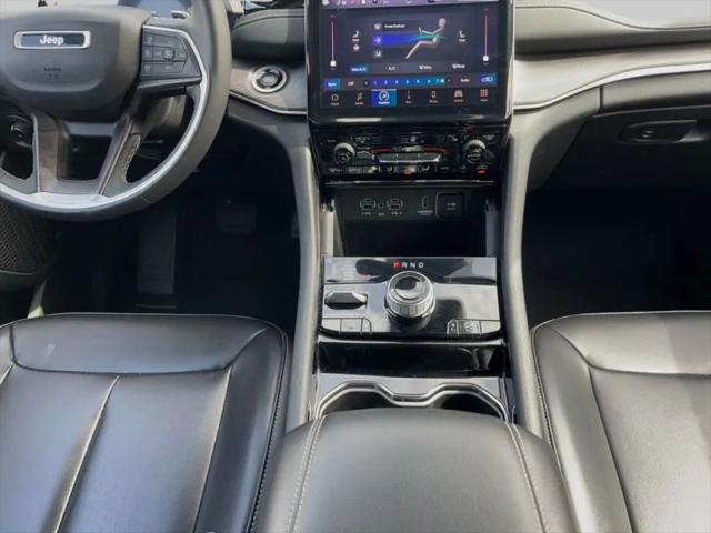 2023 Jeep Grand Cherokee Base