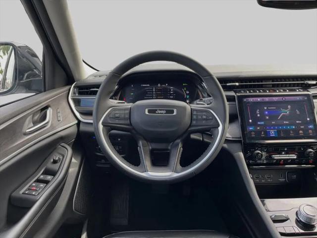 2023 Jeep Grand Cherokee Base