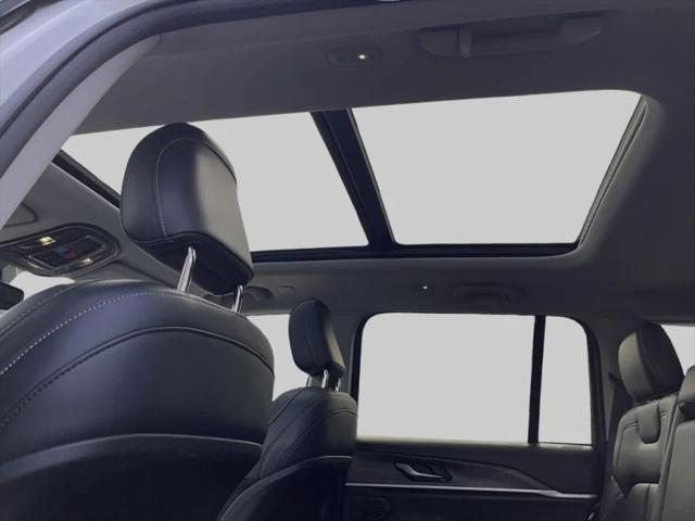 2023 Jeep Grand Cherokee Base