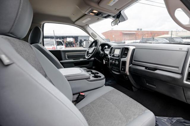2018 Ram 3500 SLT Regular Cab 4x2 8' Box