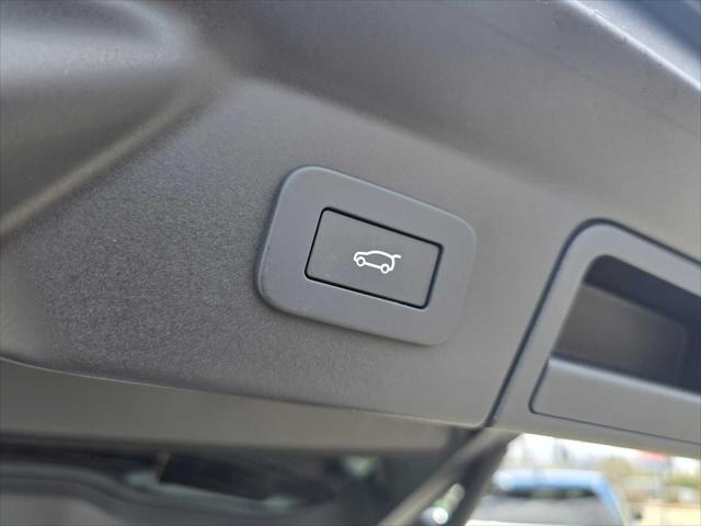 2025 Land Rover Range Rover Velar P250 Dynamic SE