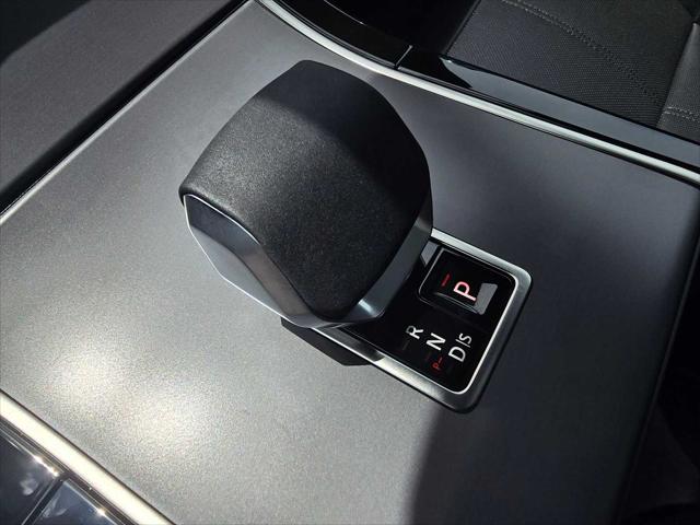 2025 Land Rover Range Rover Velar P250 Dynamic SE