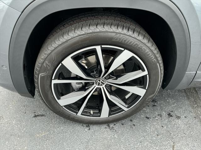 2025 Volkswagen Atlas 2.0T SEL Premium R-Line