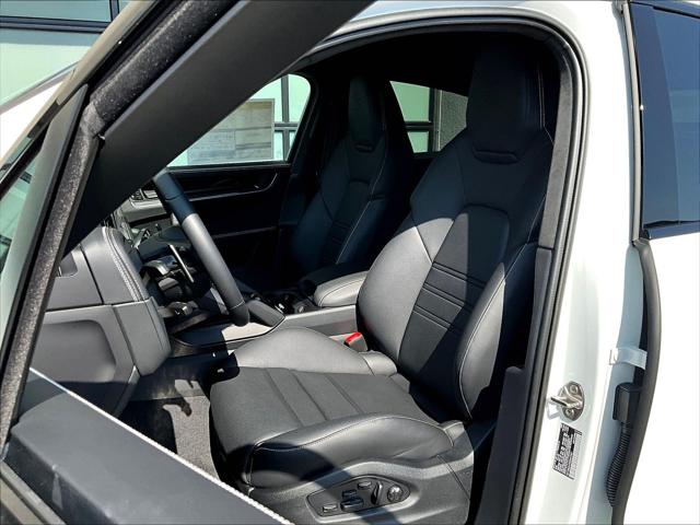 2025 Porsche Cayenne E-Hybrid Turbo