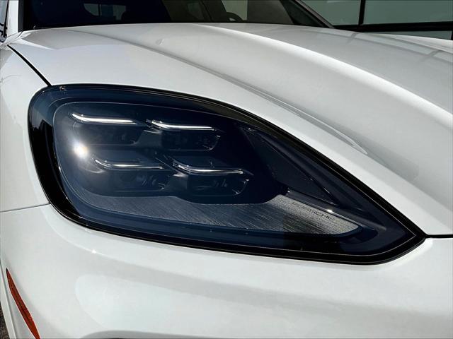 2025 Porsche Cayenne E-Hybrid Turbo