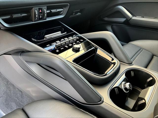 2025 Porsche Cayenne E-Hybrid Turbo