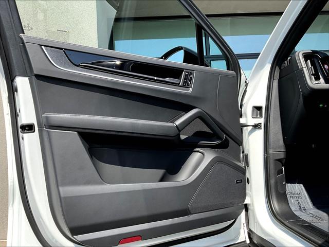 2025 Porsche Cayenne E-Hybrid Turbo