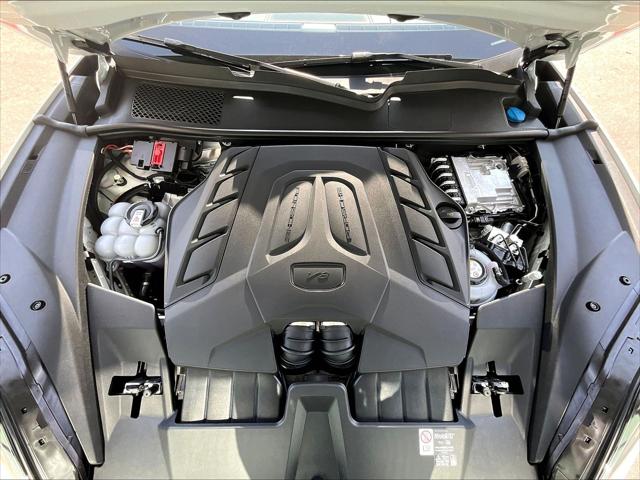 2025 Porsche Cayenne E-Hybrid Turbo