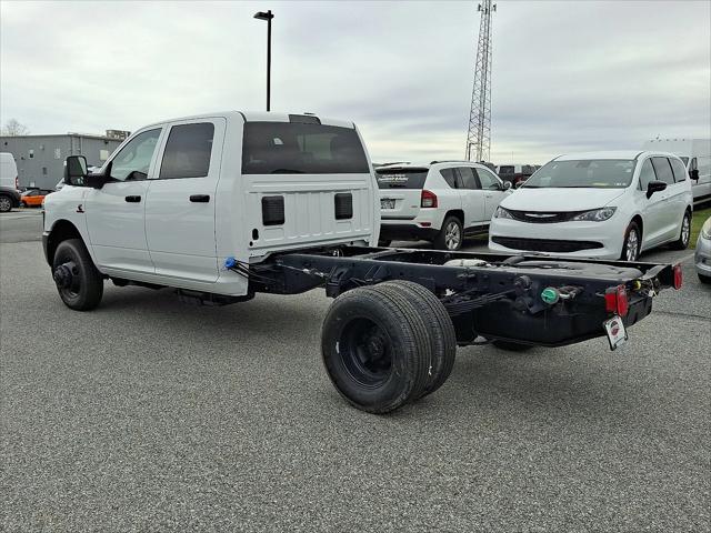 2026 RAM Ram 3500 Chassis Cab RAM 3500 TRADESMAN CREW CAB CHASSIS 4X4 60 CA