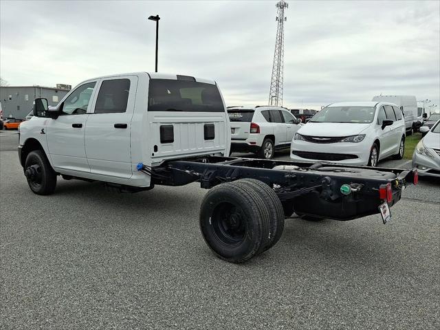2026 RAM Ram 3500 Chassis Cab RAM 3500 TRADESMAN CREW CAB CHASSIS 4X4 60 CA