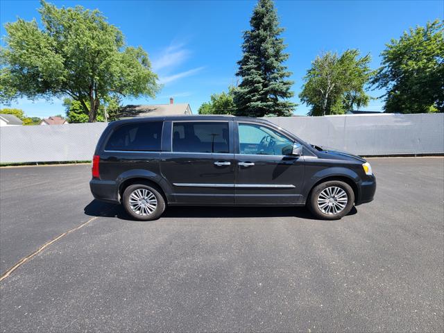 2014 Chrysler Town and Country Touring-L 2014 Chrysler Town and Country Touring-L