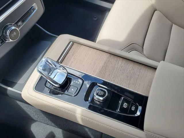 2026 Volvo XC90 Plus, B6 AWD Gas (mild hybrid), Gasoline, Bright, 7 Seats
