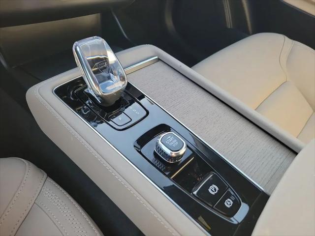 2026 Volvo XC90 Plus, B6 AWD Gas (mild hybrid), Gasoline, Bright, 7 Seats