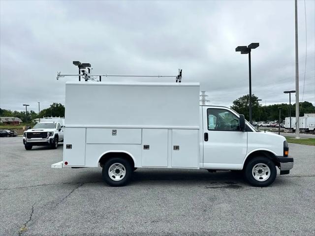2025 GMC Savana Cutaway Work Van