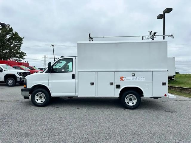 2025 GMC Savana Cutaway Work Van