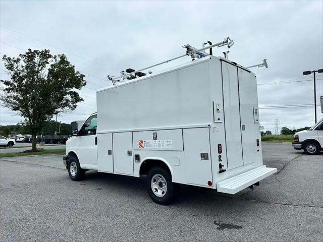 2025 GMC Savana Cutaway Work Van