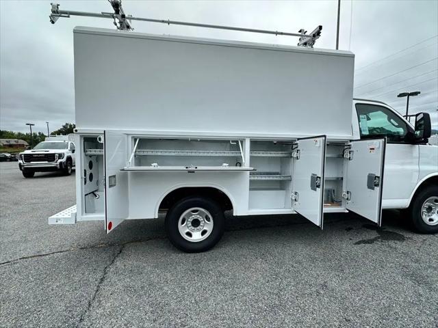 2025 GMC Savana Cutaway Work Van