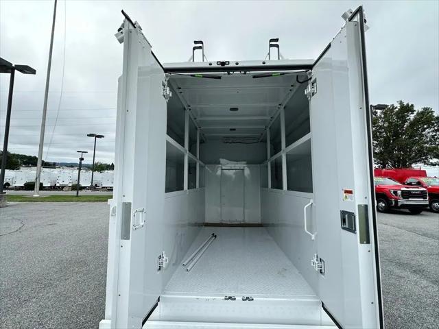 2025 GMC Savana Cutaway Work Van