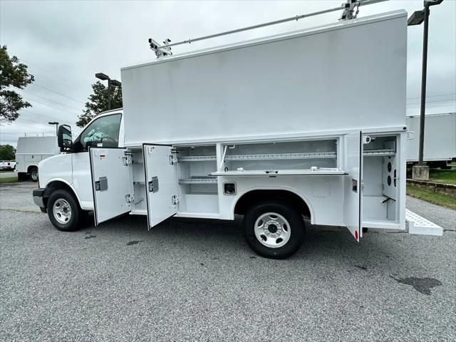 2025 GMC Savana Cutaway Work Van