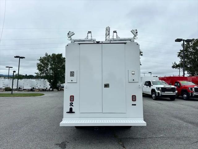 2025 GMC Savana Cutaway Work Van
