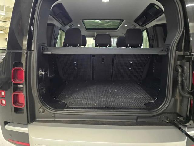 2025 Land Rover Defender 110 P300