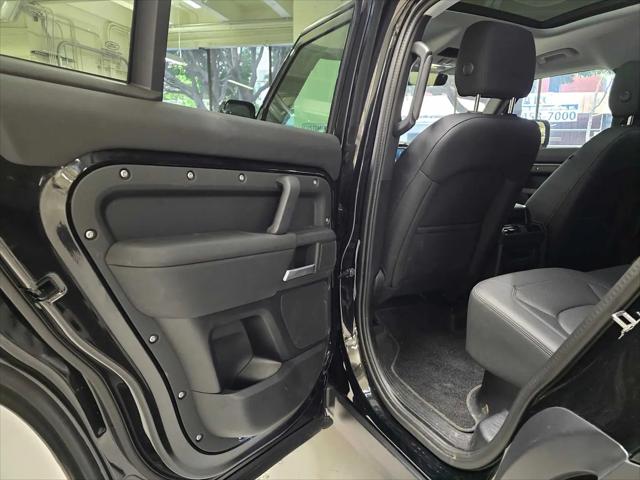 2025 Land Rover Defender 110 P300