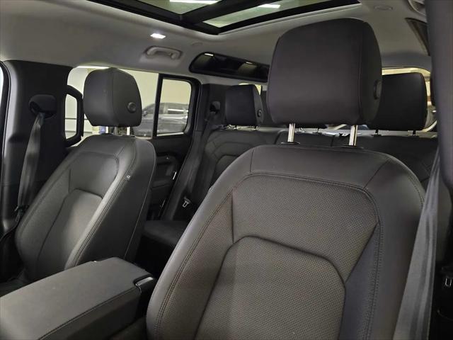 2025 Land Rover Defender 110 P300