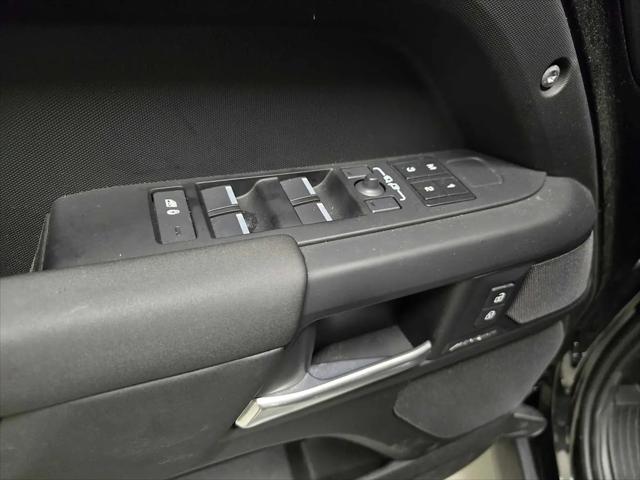 2025 Land Rover Defender 110 P300