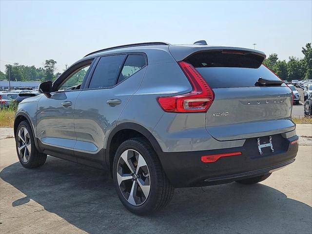 2026 Volvo XC40 Core, B5 AWD Gas (mild hybrid), Dark