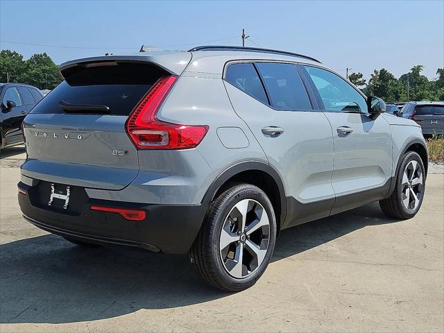 2026 Volvo XC40 Core, B5 AWD Gas (mild hybrid), Dark