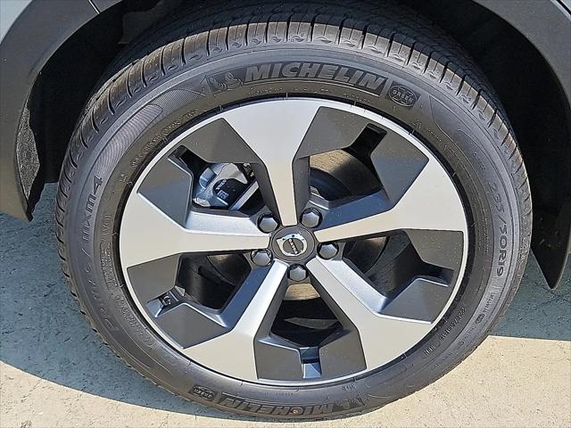2026 Volvo XC40 Core, B5 AWD Gas (mild hybrid), Dark