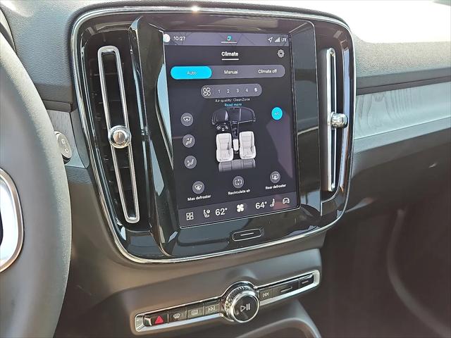 2026 Volvo XC40 Core, B5 AWD Gas (mild hybrid), Dark