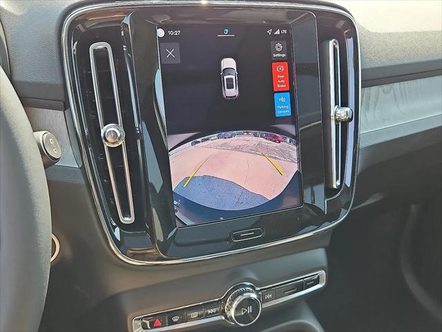 2026 Volvo XC40 Core, B5 AWD Gas (mild hybrid), Dark