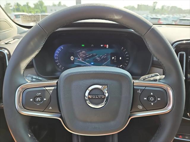 2026 Volvo XC40 Core, B5 AWD Gas (mild hybrid), Dark