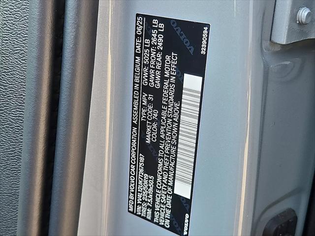 2026 Volvo XC40 Core, B5 AWD Gas (mild hybrid), Dark
