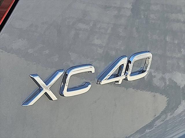2026 Volvo XC40 Core, B5 AWD Gas (mild hybrid), Dark