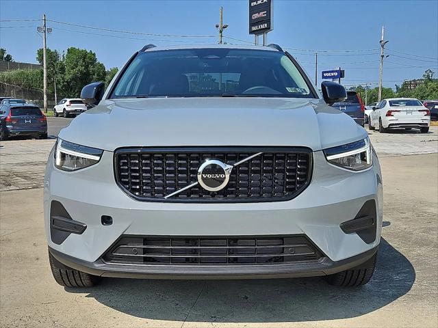 2026 Volvo XC40 Core, B5 AWD Gas (mild hybrid), Dark