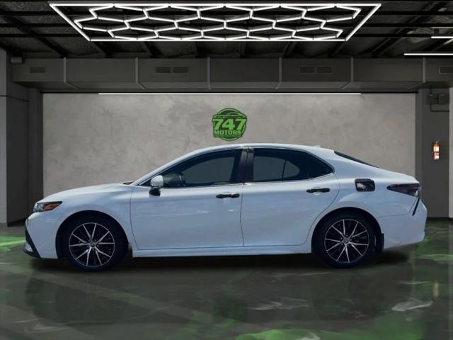 2023 Toyota Camry SE Nightshade Edition