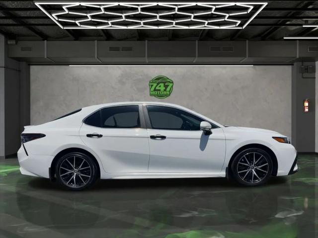 2023 Toyota Camry SE Nightshade Edition