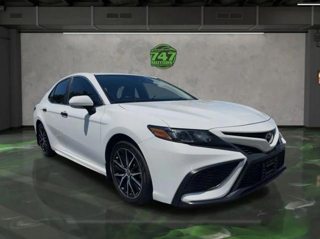 2023 Toyota Camry SE Nightshade Edition