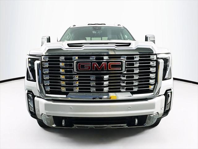 2024 GMC Sierra 2500HD 4WD Crew Cab Standard Bed Denali