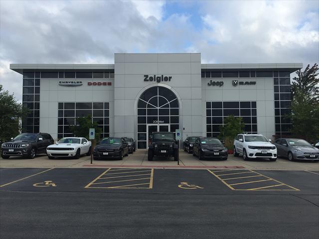2025 Jeep Grand Cherokee GRAND CHEROKEE L LAREDO X 4X4