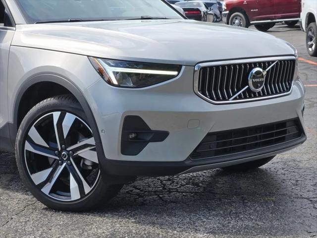 2025 Volvo XC40 B5 Plus Bright Theme