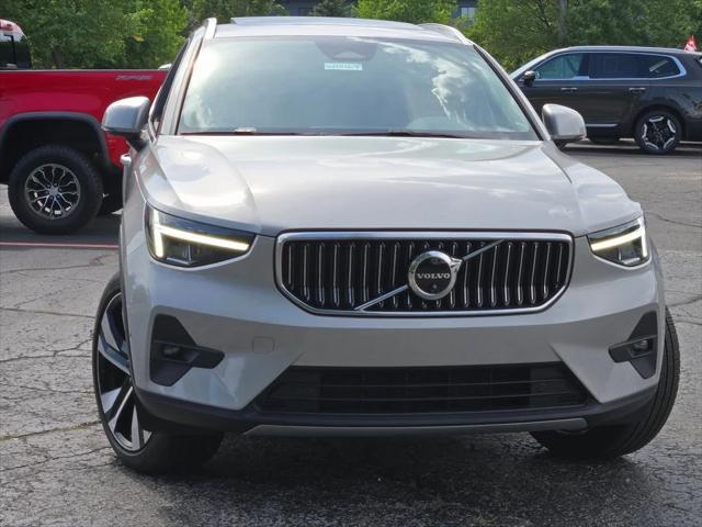 2025 Volvo XC40 B5 Plus Bright Theme